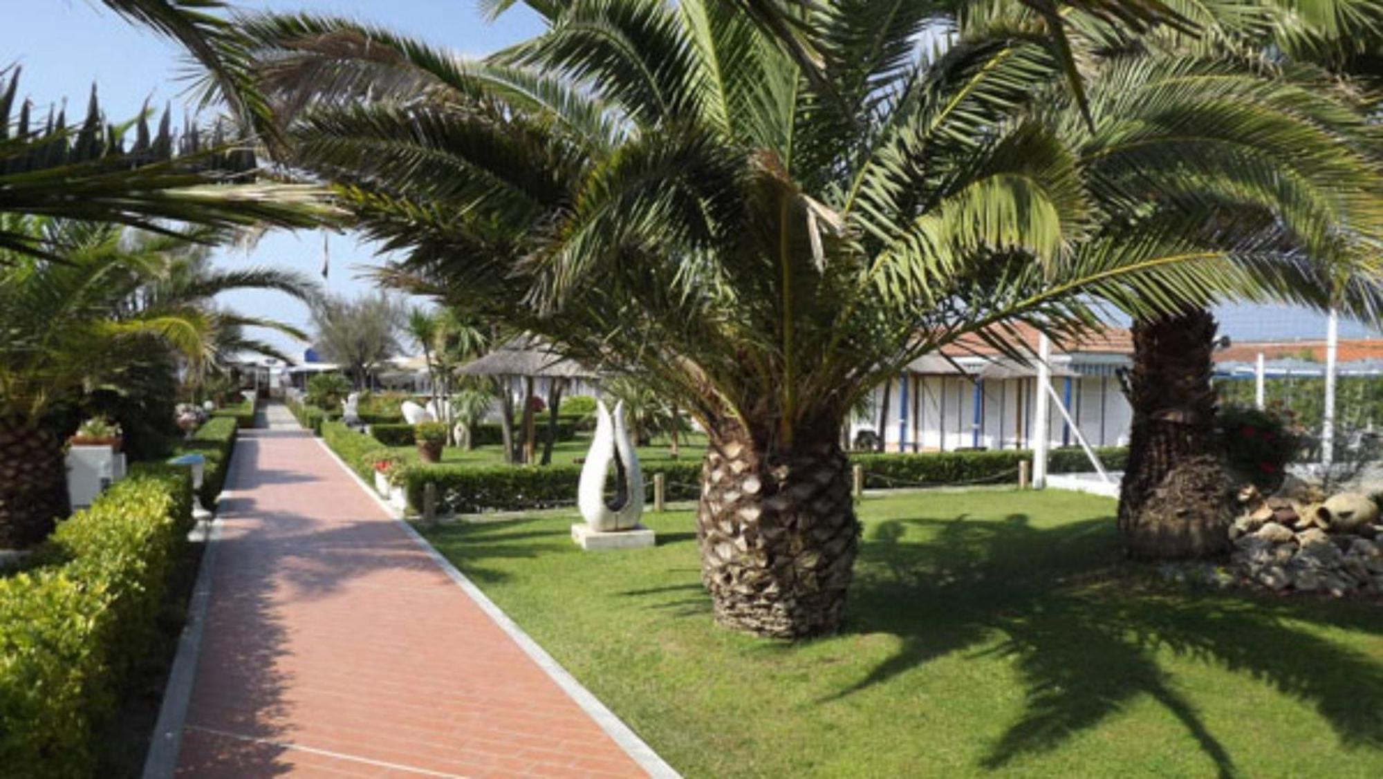 Bed And Breakfast Bagno Venezia Marina Di Carrara Exterior foto